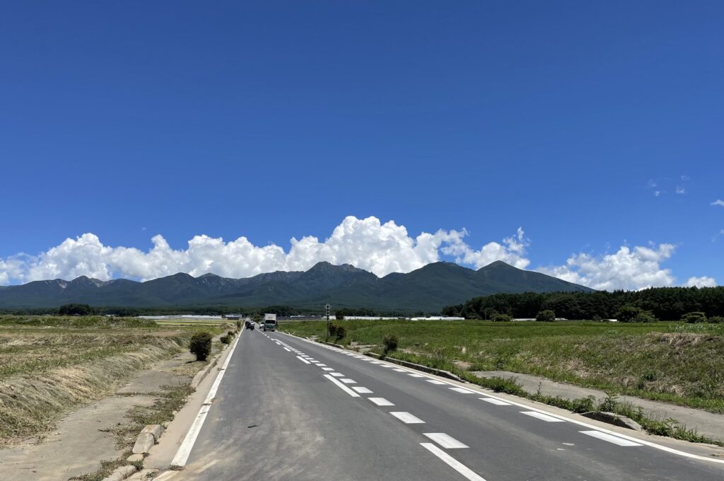 実家へ向かう途中に見えた八ヶ岳の風景。晴れた空に癒やされました。